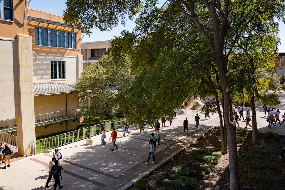 Students walking around on campus
